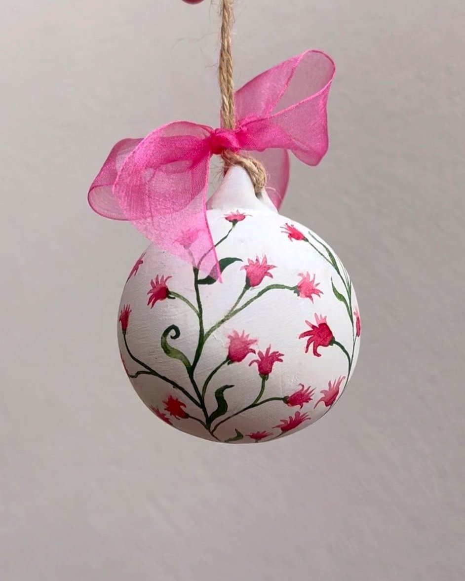 Bola de Navidad pintada a mano - Nuria Benet